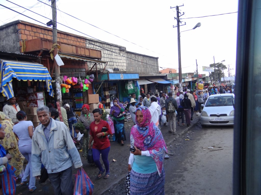 044 - Addis Abeba - Il mercato