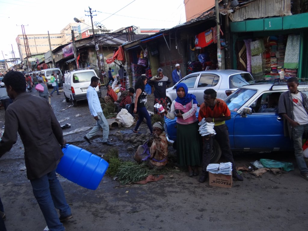045 - Addis Abeba - Il mercato