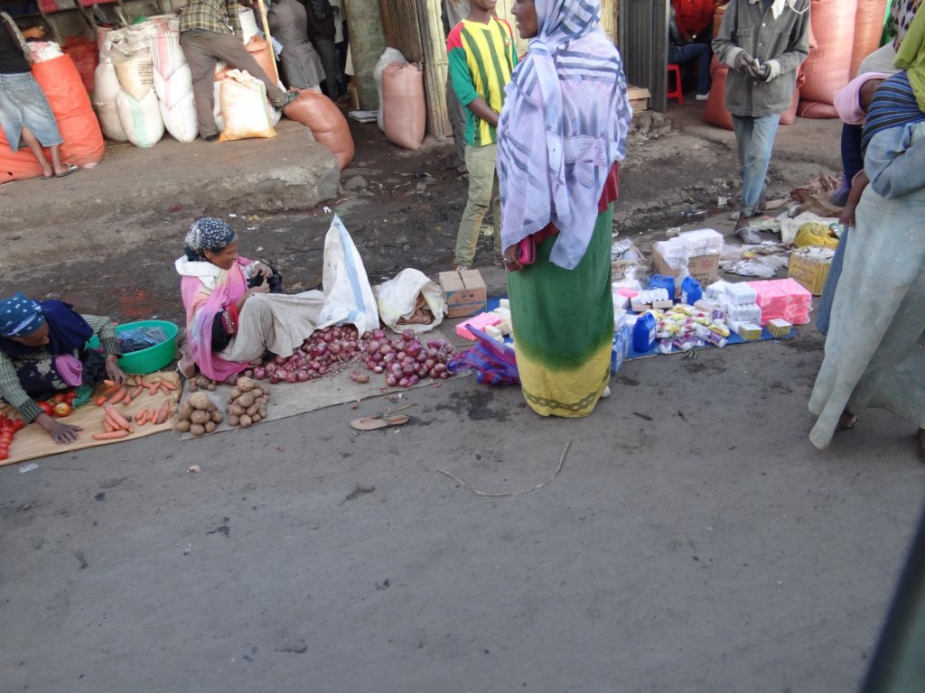 046 - Addis Abeba - Il mercato