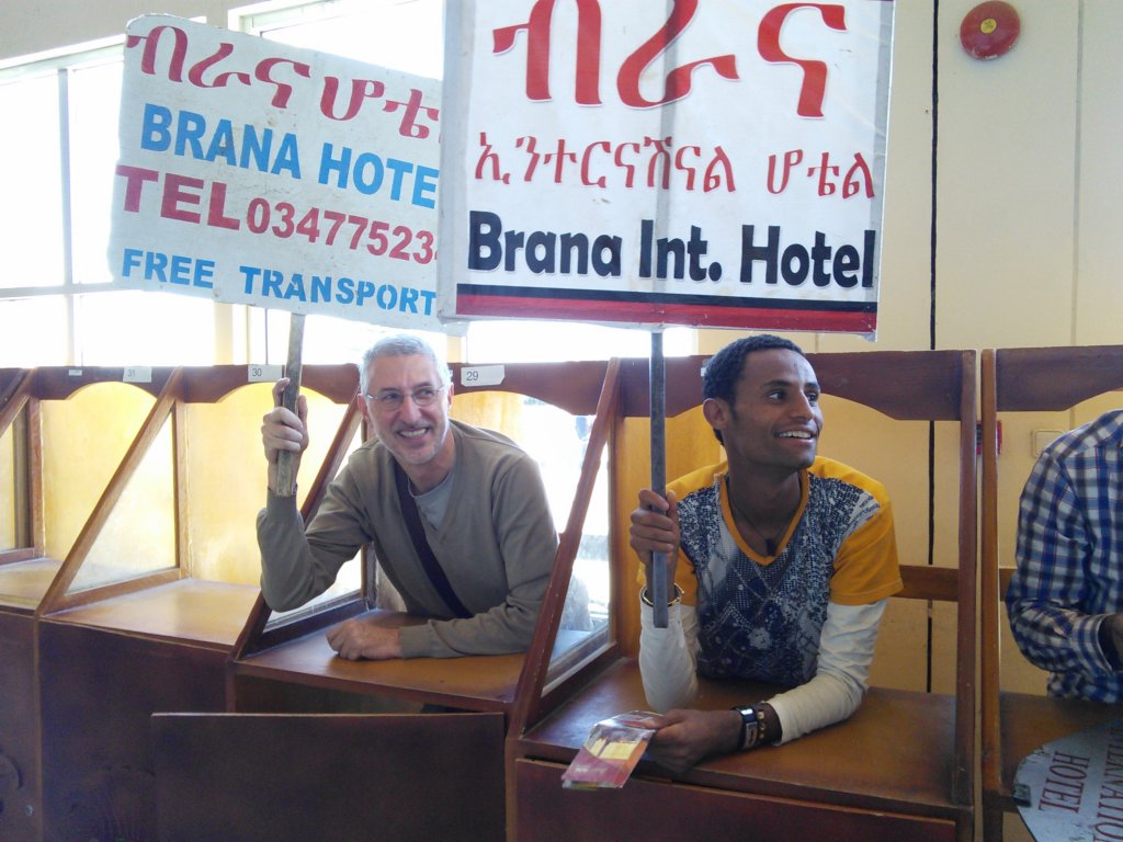 052 - Axum - Vi serve un Hotel?