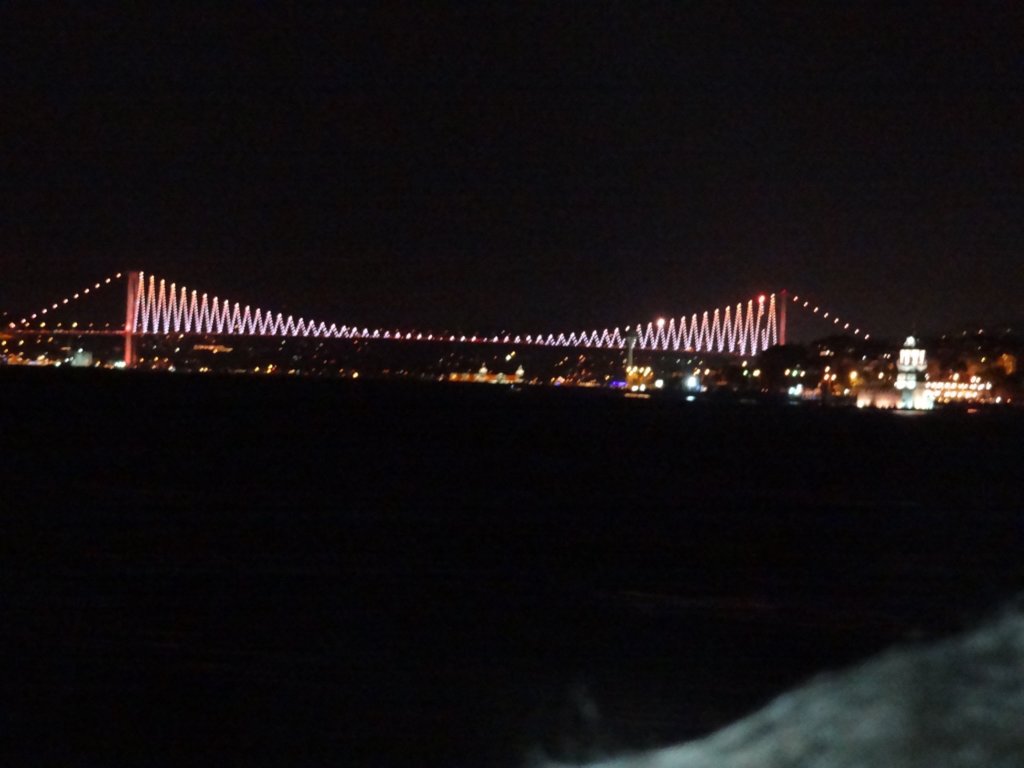 016 - Il primo grande ponte sul Bosforo illuminato