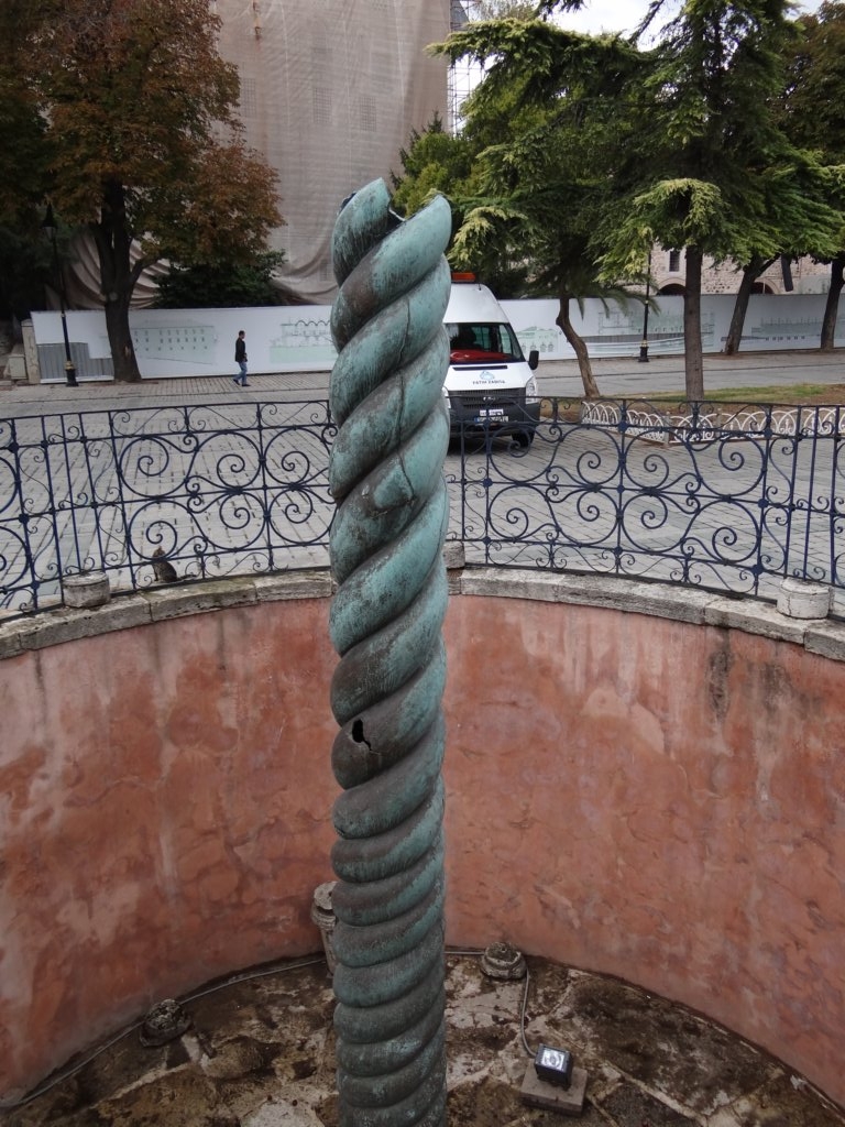 119 - La colonna serpentina