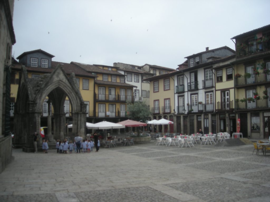 399 - Guimarães - Praça de Santiago,