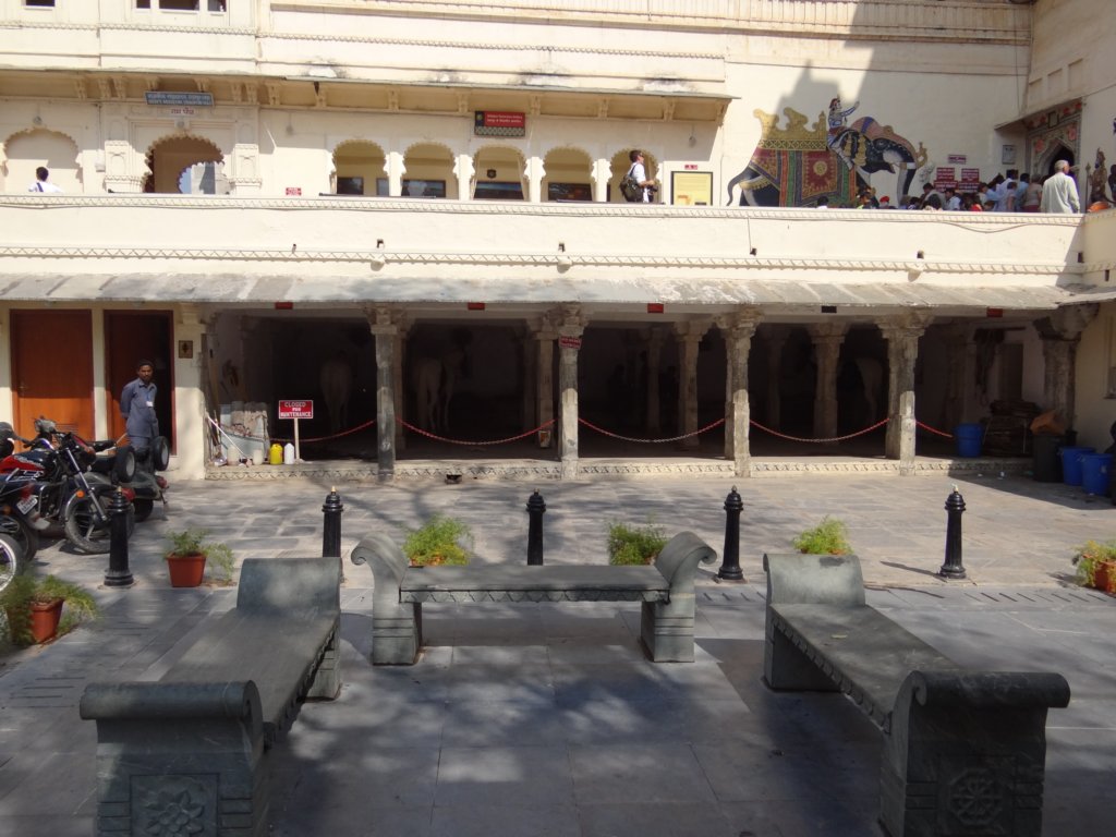 226 - Udaipur - City Palace - Scuderie