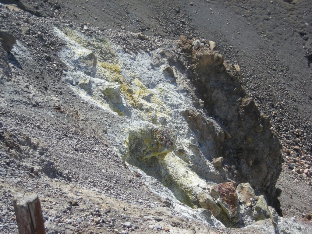 094 - Il cratere attivo
