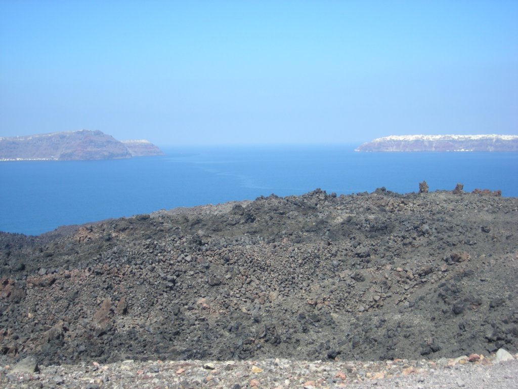 098 - La punta dell'isola di Thirasia e la punta di Oia