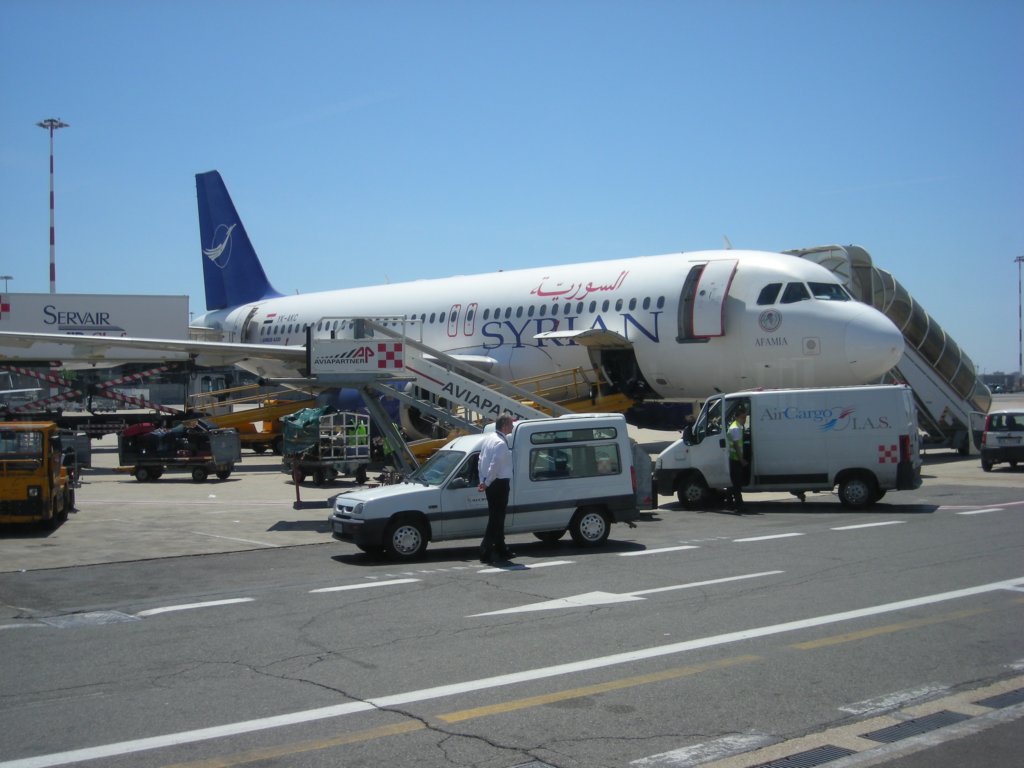 001 - Aeroporto Leonardo da Vinci - Il nostro aereo