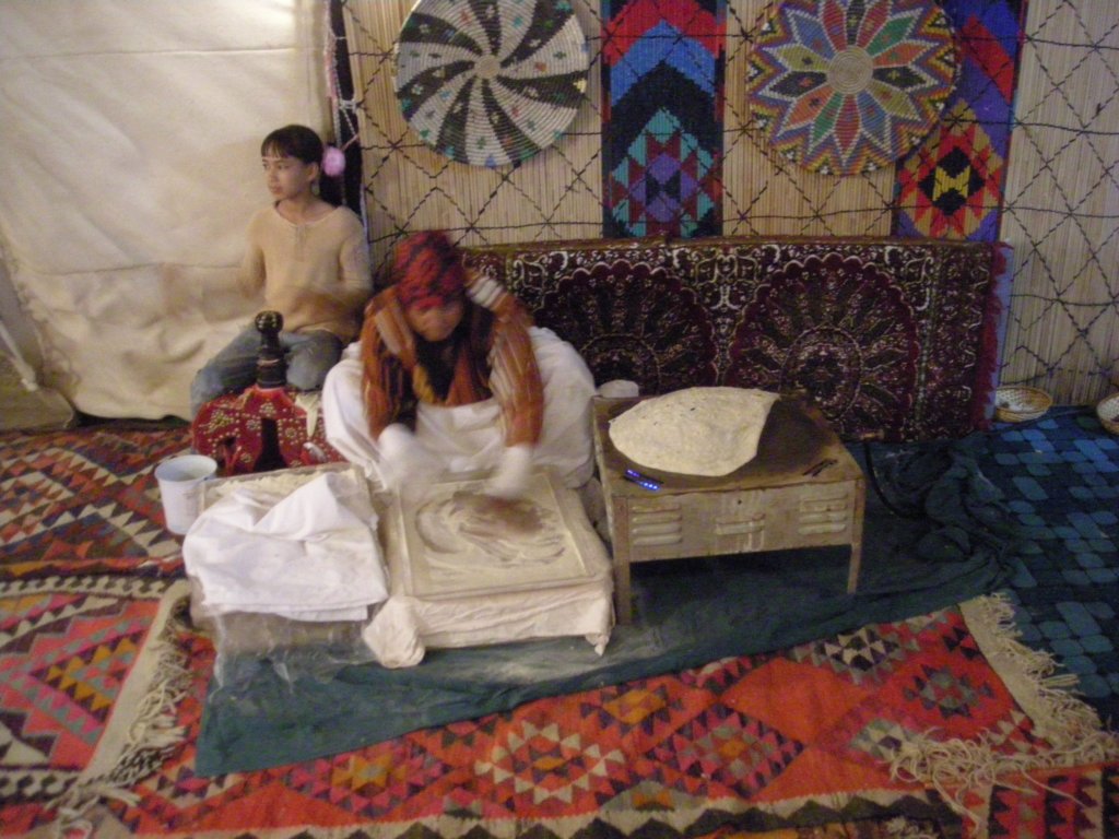 180 - Palmira - Cena in tenda beduina - Preparazione del pane