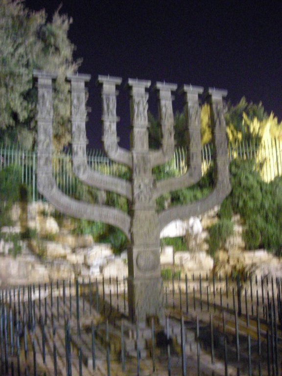166 - Gerusalemme - Menorah (di fronte Knesset)
